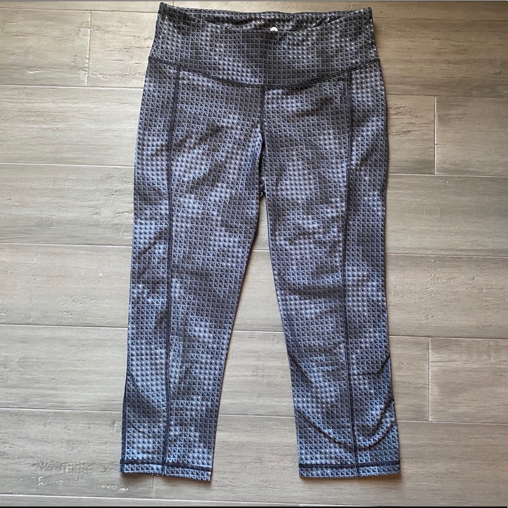 Mid-Rise Cropped Leggings